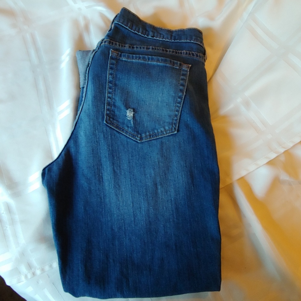 Gap straight leg capris